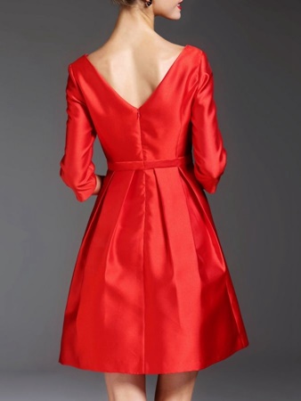 Rode jurk v hals