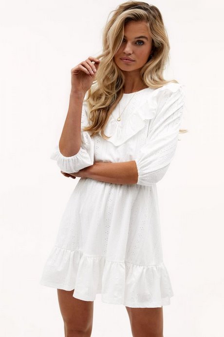 Witte jurk met pofmouwen