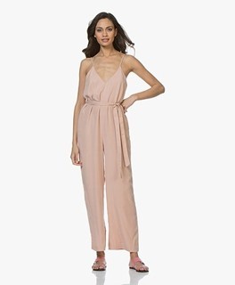 Zwarte jumpsuit bruiloft