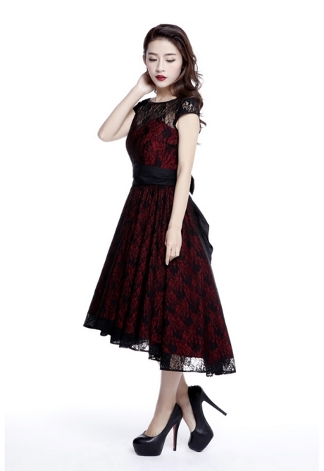 Rode en zwarte kanten jurk