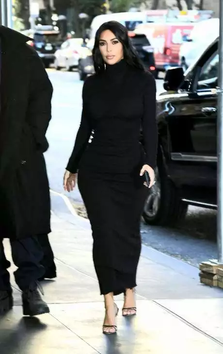 Kim kardashian zwarte jurk 2023