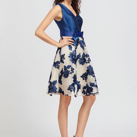 Blauwe jurk met bloemen