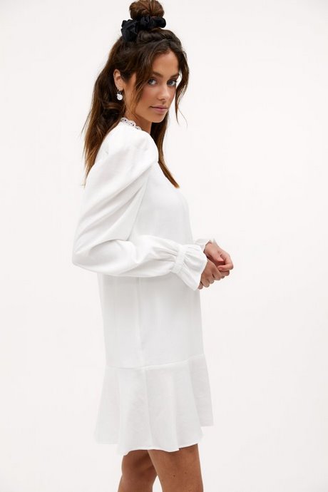 Witte jurk met pofmouwen