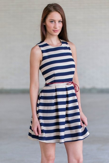 Marineblauwe en wit gestreepte jurk