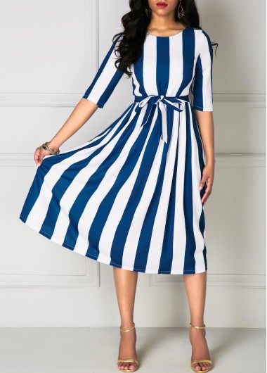 Marineblauwe en wit gestreepte jurk