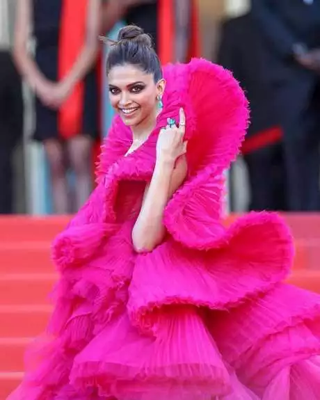 Deepika padukone roze jurk cannes 2023