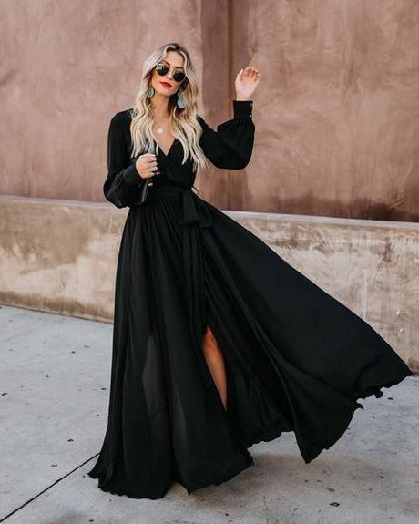 Lange mouwen lange zwarte jurk