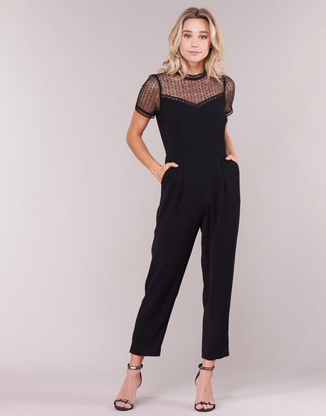 Welke schoenen onder zwarte jumpsuit